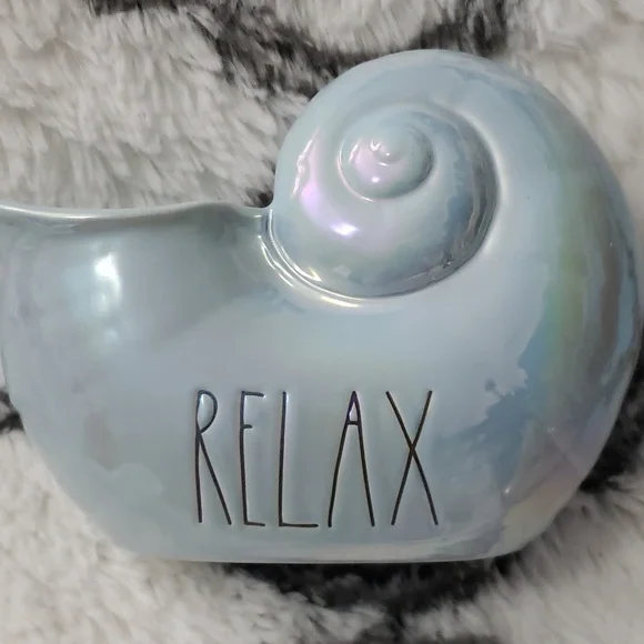 Rae Dunn Shell - Picture 3 of 8